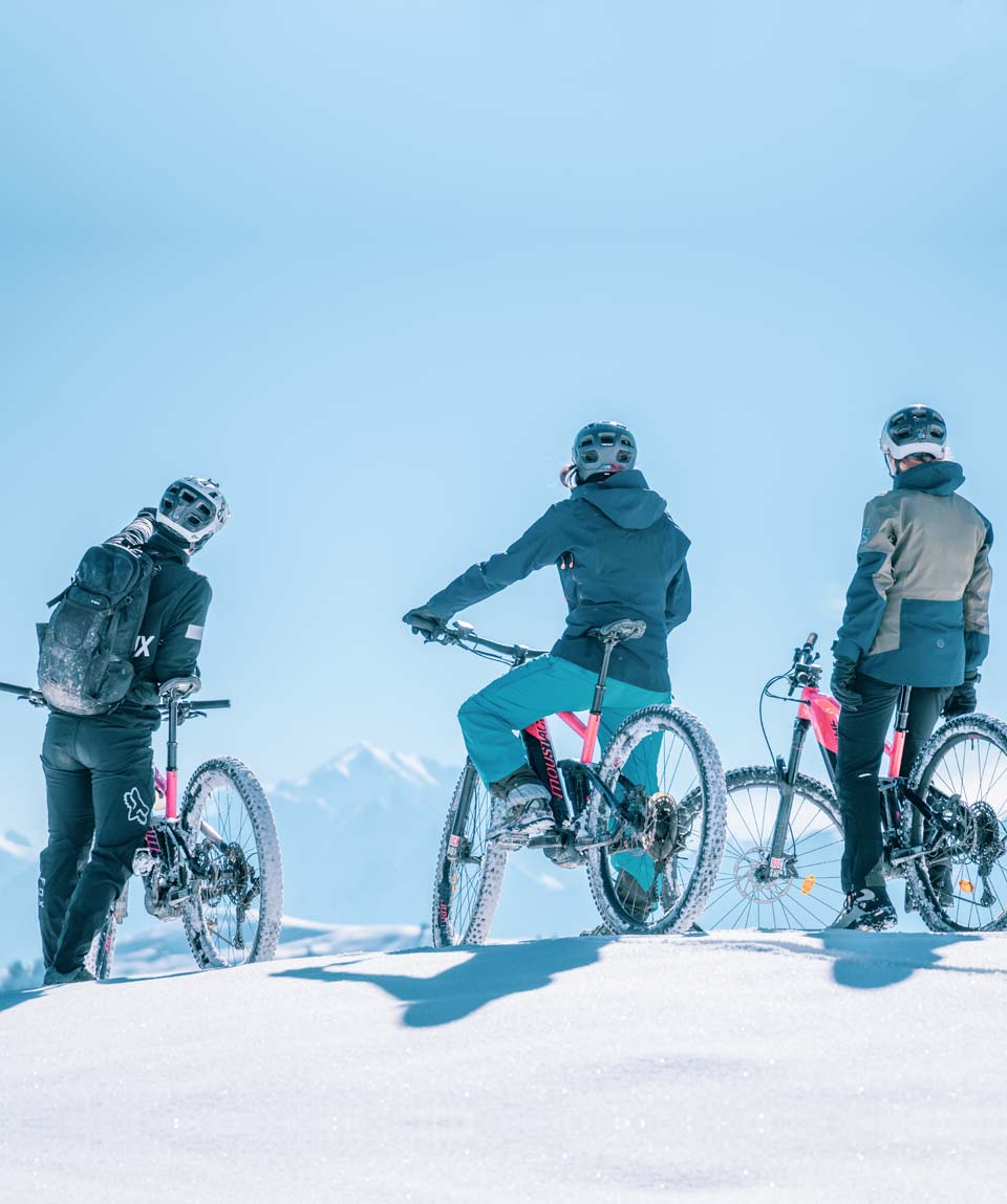 Rando en VTT électrique sur neige à Combloux