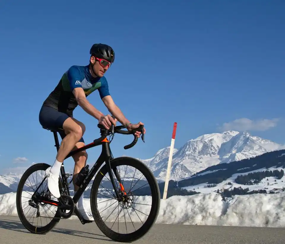 MEGEVE | Petit tour du Pays du Mont-Blanc à vélo de route ⚡