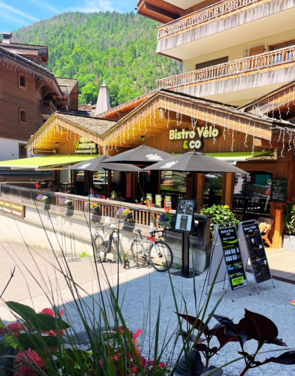 Shop Alpes Aventures La Clusaz and Bistro Vélo & co